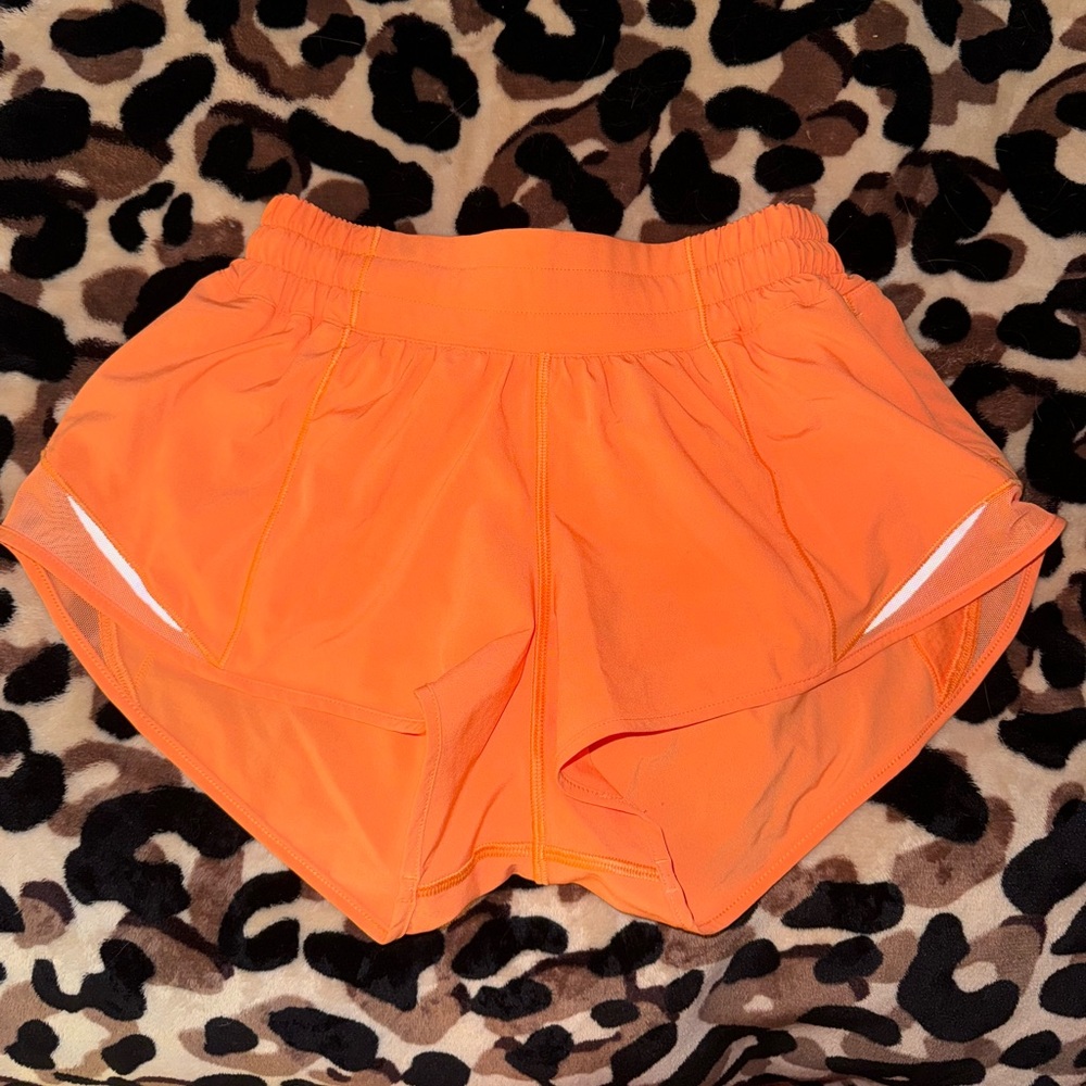 Lululemon orange soda hotty hot low rise 2.5 inch short in size 4